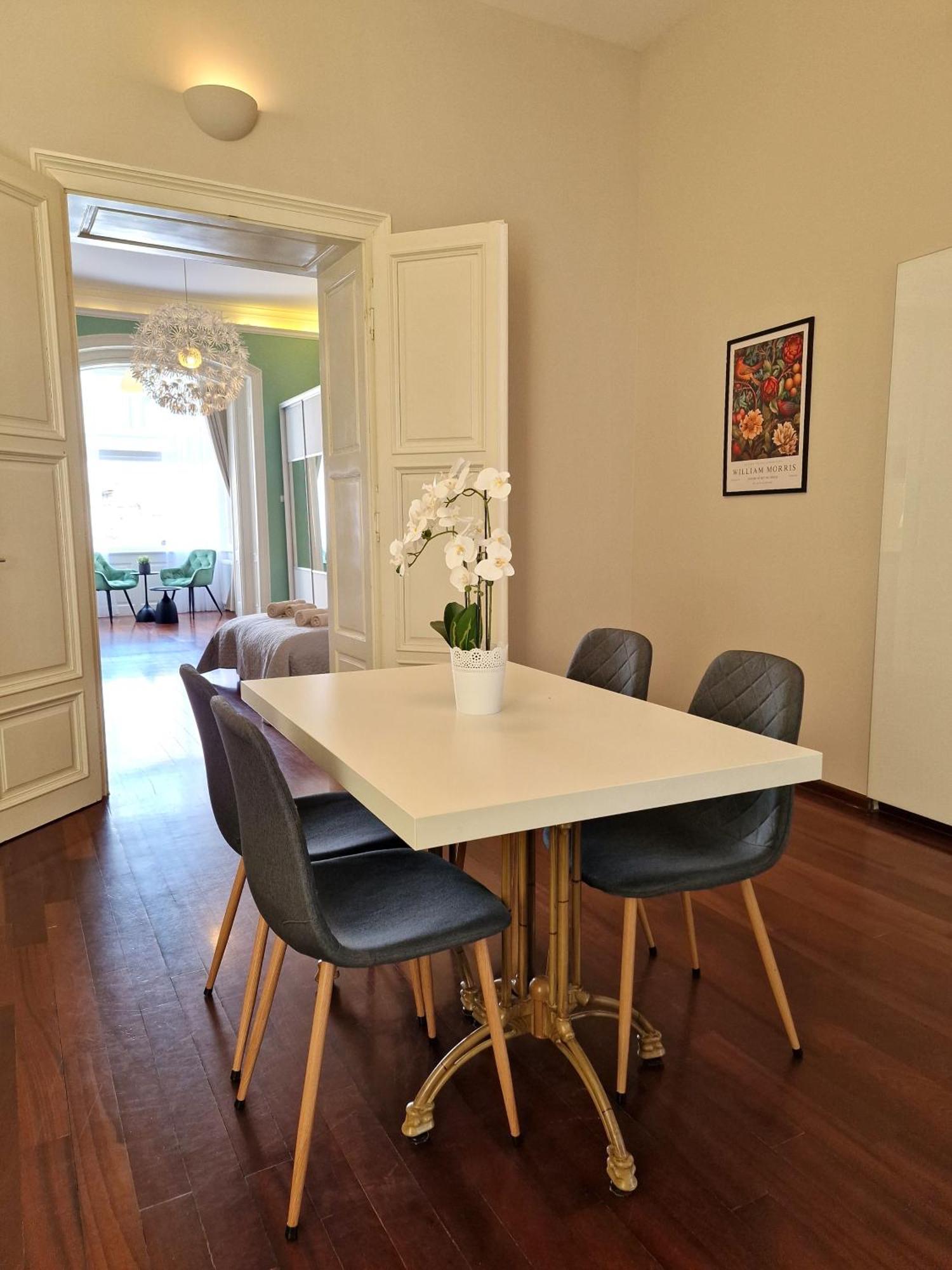 Apartment Exclusive View Cvjetni Trg Zagreb Buitenkant foto